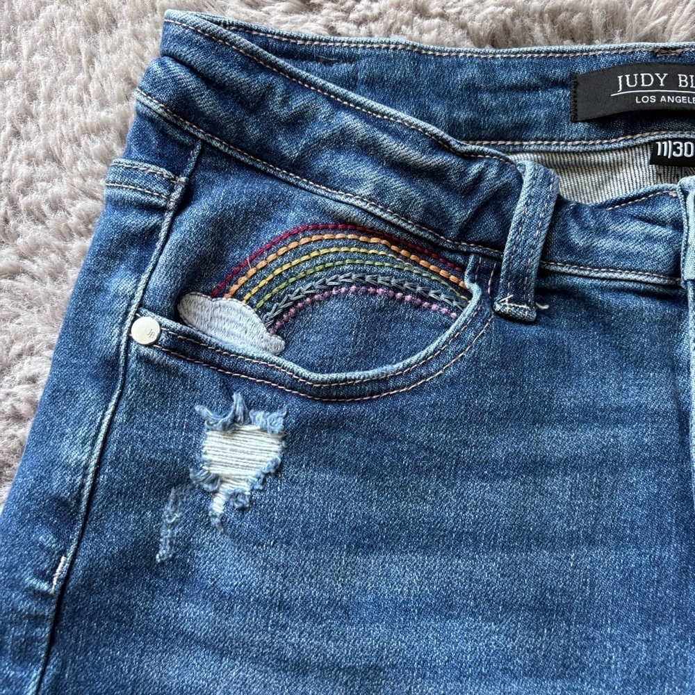 ⭐️⭐️⭐️Women’s Judy Blue Jeans size 11 with rainbow pocket - Picture 4 of 13